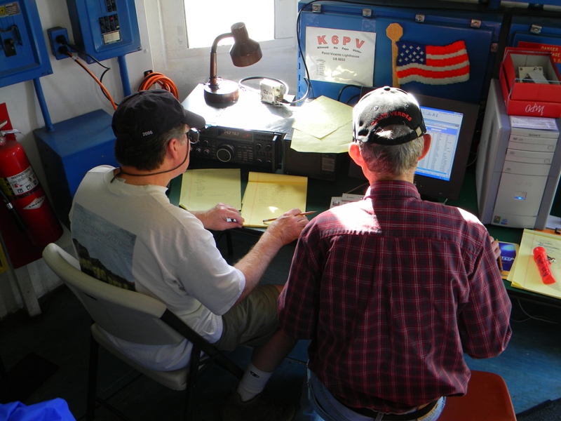 DF 5 pm Sat., Clay Davis and Bob Closson operating.JPG - Clay Davis AB9A and Bob Closson W6HIP operating 5pm Saturday